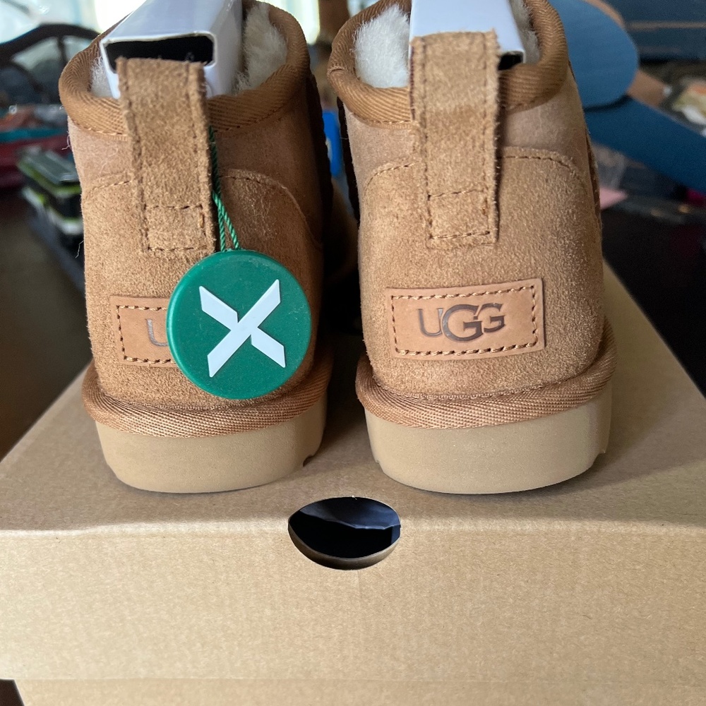 UGGs, Women’s Classic Ultra Mini - Picture 2 of 2